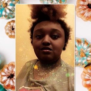 Meet your Posher, Crystal